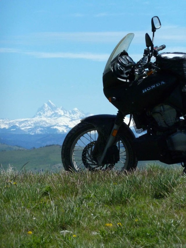 The Tetons, 45 miles away, were cleary visible from Skyline Ridge. The Tetons, 45 miles away, were cleary visible from Skyline Ridge.