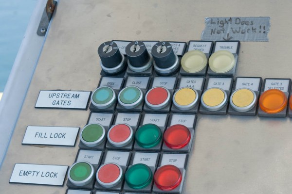 Aye mate, needn't worry about them locks, there shouldn't be no trouble. Hell even if there was the light don't work anyways!