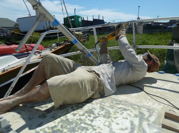 Grinding the stern pulpit down to bare metal.
