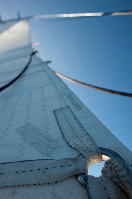 Peering up at one great looking single reefed main. Peering up at one great looking single reefed main.