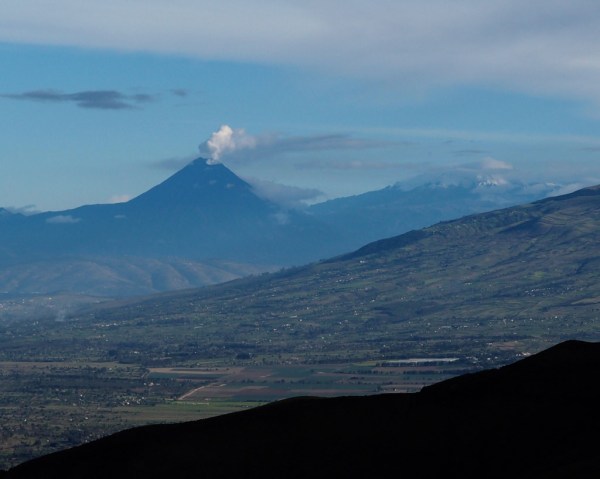 The active Volcán Tungurahua (16,479ft / 5,023m) putting up a cloud of steam. Its last major eruption in 2006 devastated a town, and as recently as last year lava could be seen flowing down its slopes. The active Volcán Tungurahua (16,479ft / 5,023m) putting up a cloud of steam. Its last major eruption in 2006 devastated a town, and as recently as last year lava could be seen flowing down its slopes.
