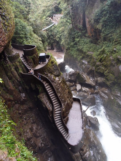 The trail leading up to the Pailón del Diablo waterfalls. The trail leading up to the Pailón del Diablo waterfalls.