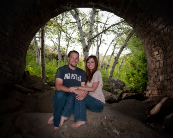 Trolls in love under a bridge.