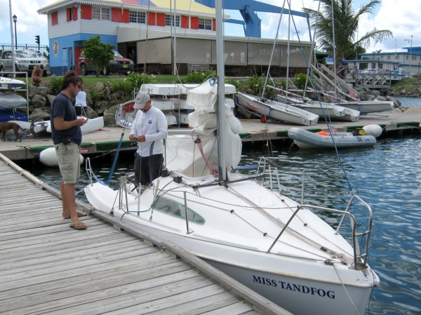 Nicolas and Ernst prepare Miss Tandfog for the regatta.
