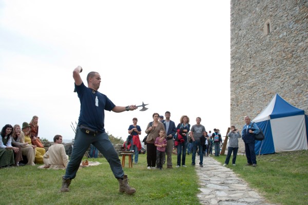Tomislav, on the other hand, got the bulls-eye without fail whether throwing knives or axes.